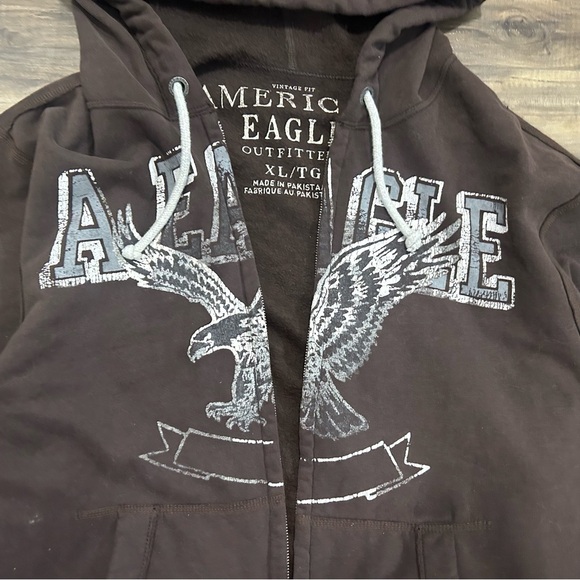 American Eagle Outfitters Men’s Dark Brown Zip-Up Hoodie with Eagle Graphic - Picture 3 of 4